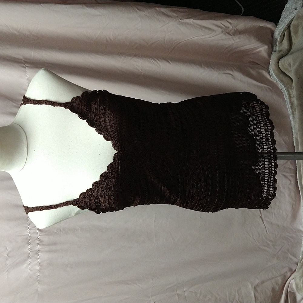 Say what size small lined crochet tank top with crossed backing.